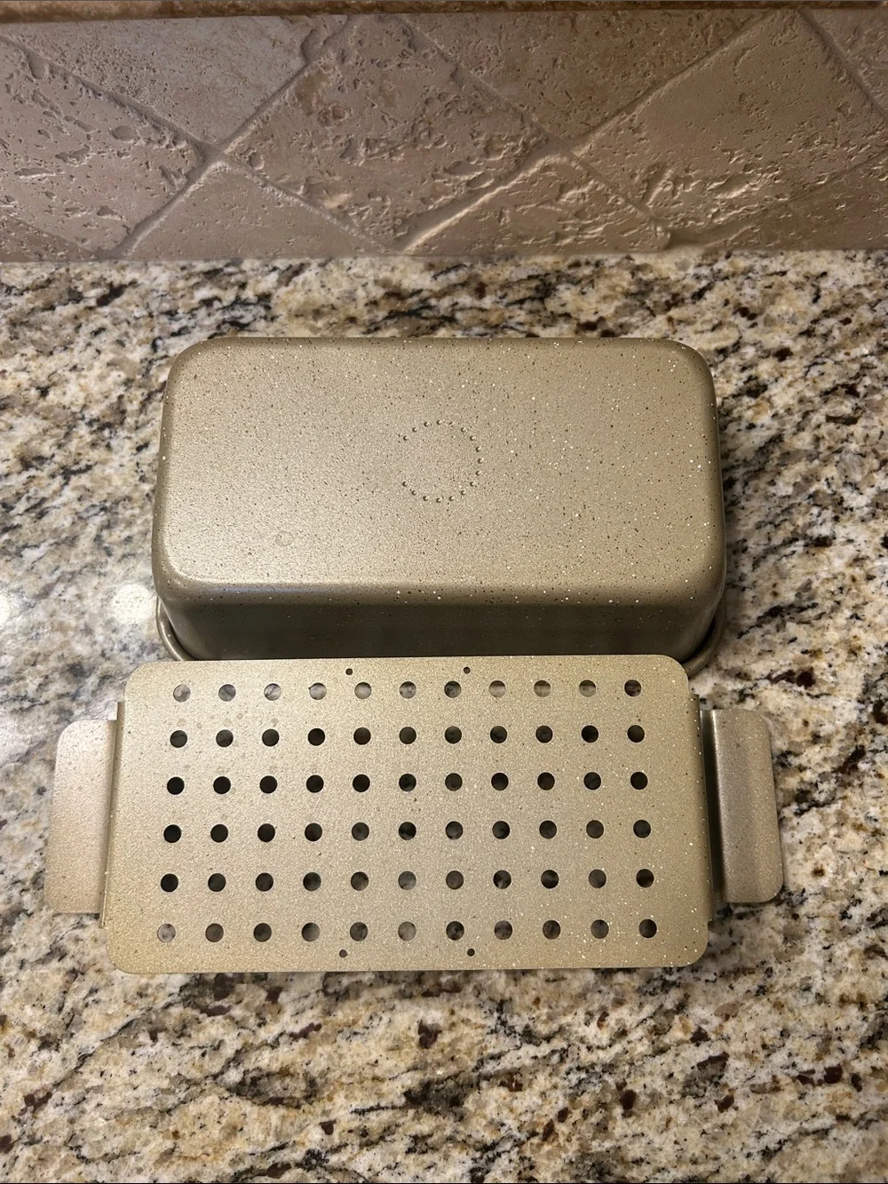 Gold Nonstick Roasting Pan with Steam-Drain Rack( Meatloaf Pan)